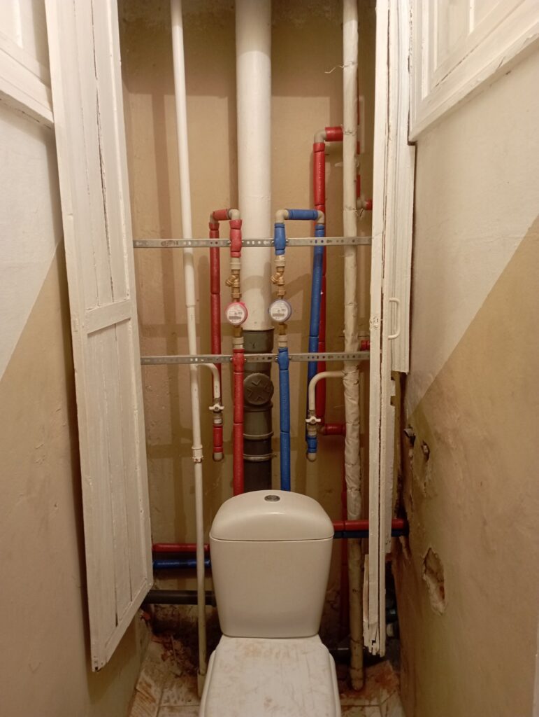 замена труб водоснабжения в квартире 1012